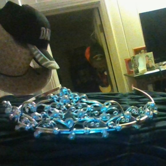 tiara - Picture 1 of 3